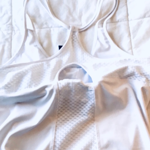 Tank top bundle - Picture 3 of 9